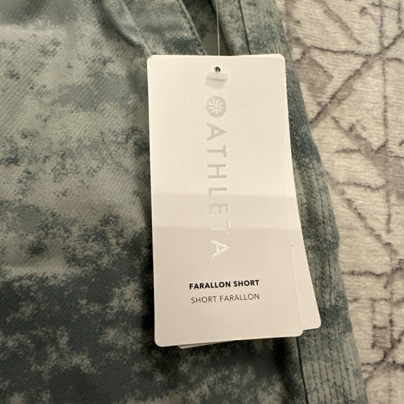 Athleta Farallon Women's Shorts Size XL Color "Fog Camo Coast Gray" NEW - Picture 4 of 10
